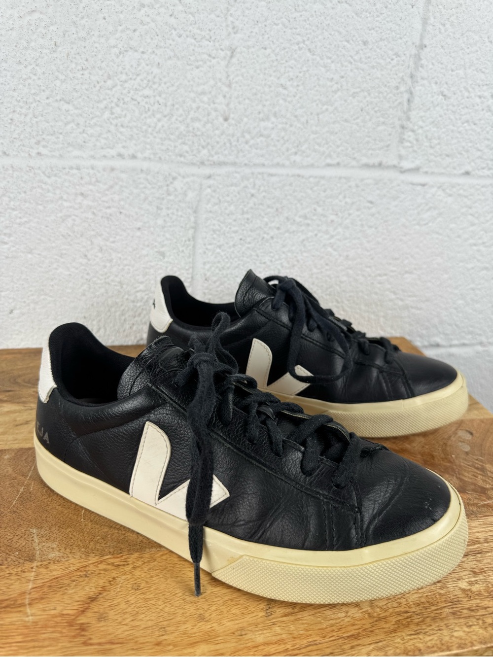 VEJA V-12 Leather Black White Sneakers EU 40 US 9 Low Top Shoes